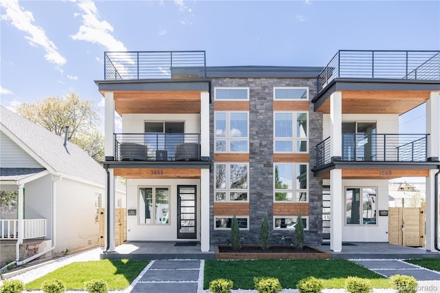 view of front of property with a balcony