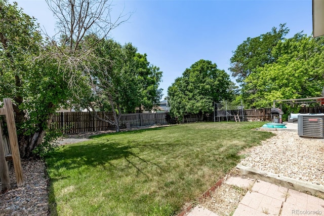 4416 E 93rd Pl, Thornton, CO 80229 - fenced backyard featuring a trampoline