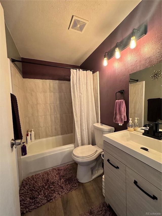 4416 E 93rd Pl, Thornton, CO 80229 - full bath featuring wood finished floors, vanity, shower / bath combo with shower curtain, and a textured ceiling