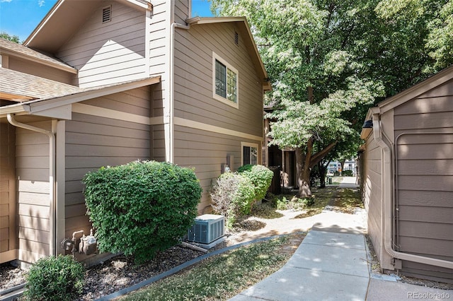 1756 S Quintero Way, Aurora, CO 80017 - view of side of property with a central air condition unit