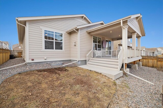 view of front facade with covered porch and a fenced backyard