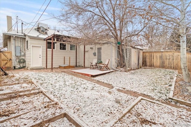 view of yard layered in snow