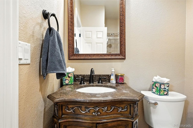7809 S Coolidge Way, Aurora, CO 80016 - bathroom featuring a textured wall and vanity