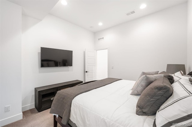 bedroom featuring light carpet, baseboards, visible vents, and recessed lighting