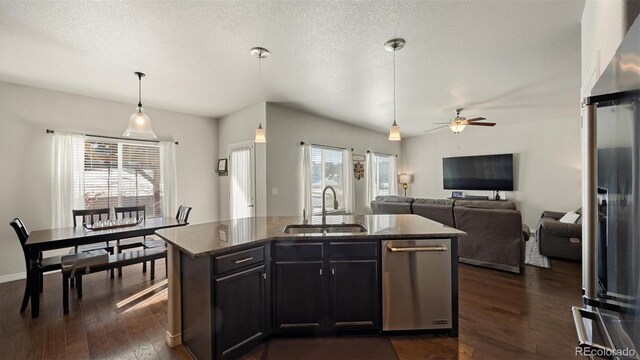 kitchen featuring dark hardwood / wood-style floors, ceiling fan, sink, and a kitchen island with sink