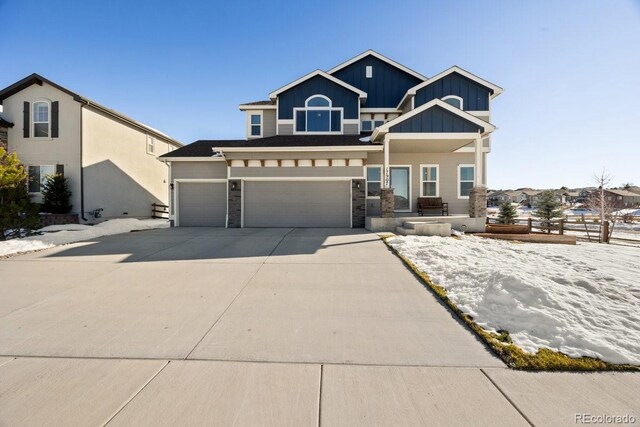 view of front facade featuring a garage