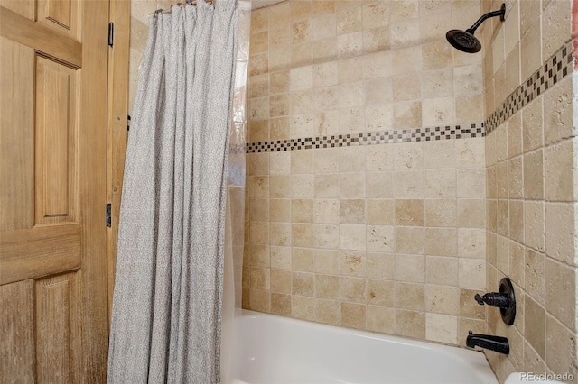 bathroom with shower / tub combo with curtain