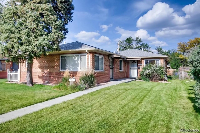 ranch-style house featuring a front lawn