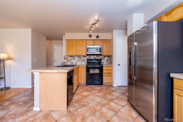 kitchen with sink, kitchen peninsula, backsplash, black appliances, and a textured ceiling