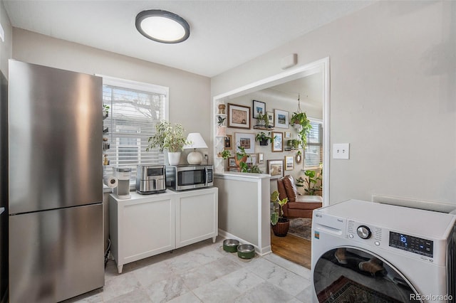 laundry room with washer / clothes dryer