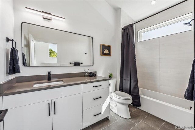 full bathroom with plenty of natural light, toilet, shower / tub combo, and vanity