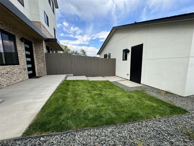 view of yard with a patio area