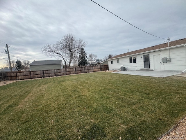 view of yard featuring a patio