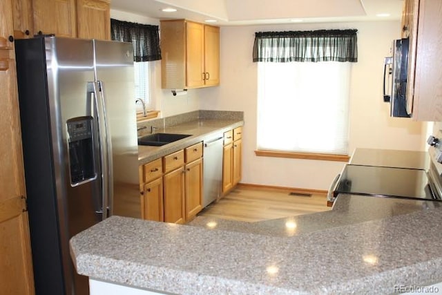 kitchen with sink, kitchen peninsula, and stainless steel appliances