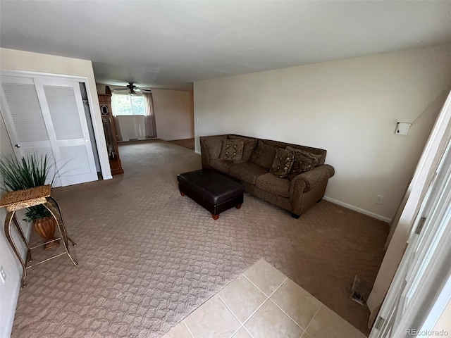 living area with carpet and ceiling fan
