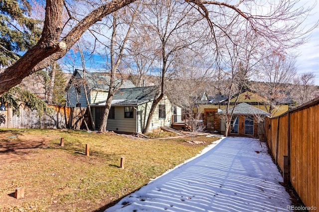 view of front of property with a front lawn