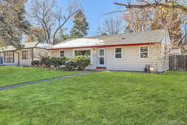 view of front of house featuring a front lawn