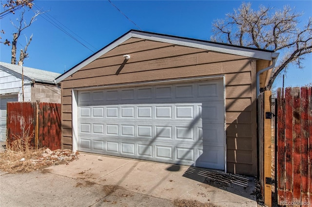 detached garage with fence