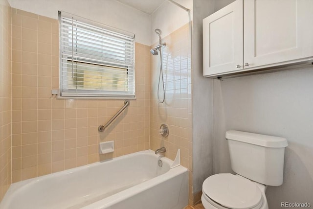 bathroom with tiled shower / bath and toilet