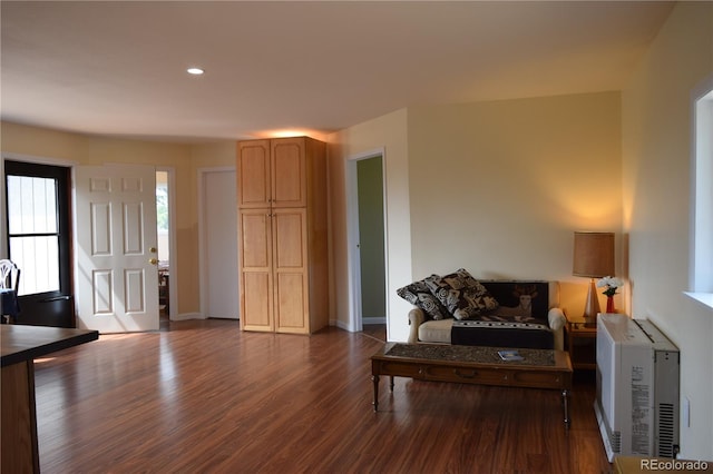 living area featuring recessed lighting, baseboards, heating unit, and wood finished floors