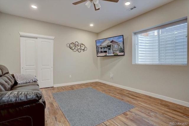 living area featuring visible vents, wood finished floors, recessed lighting, baseboards, and ceiling fan