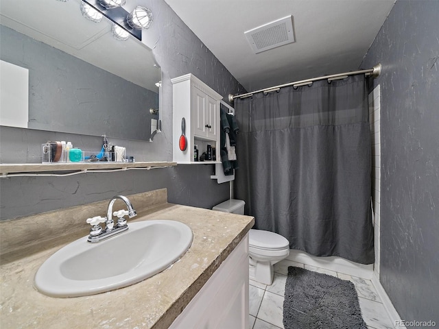 full bath with visible vents, toilet, a textured wall, shower / bath combo with shower curtain, and vanity