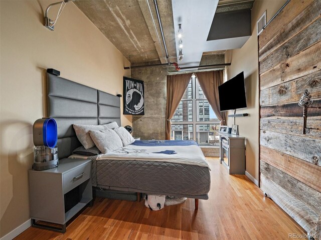 2020 Arapahoe St Unit 1150, Denver, CO 80205 - bedroom featuring light wood finished floors and baseboards