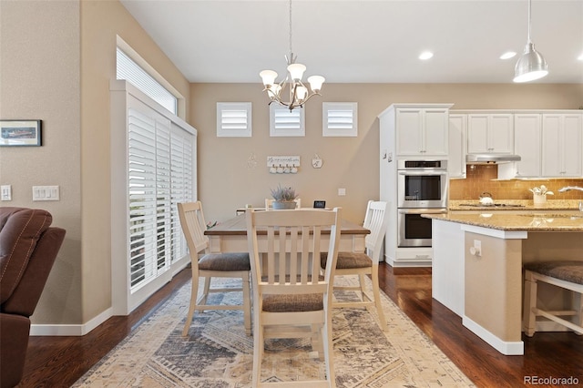 dining space featuring dark wood-style floors, recessed lighting, a chandelier, and baseboards