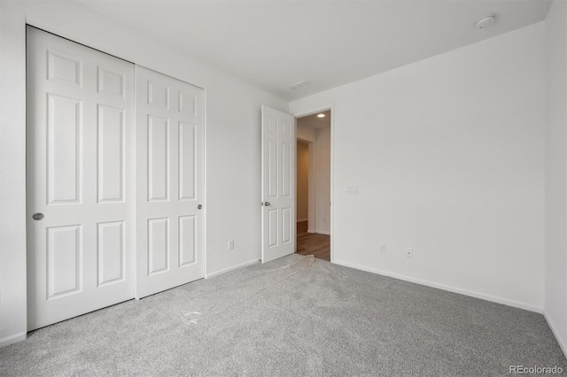 6625 N Nepal St, Aurora, CO 80019 - unfurnished bedroom with baseboards, carpet, a closet, and visible vents