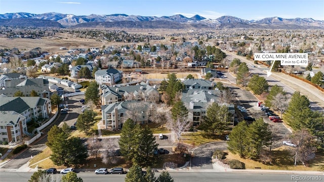 birds eye view of property featuring a mountain view