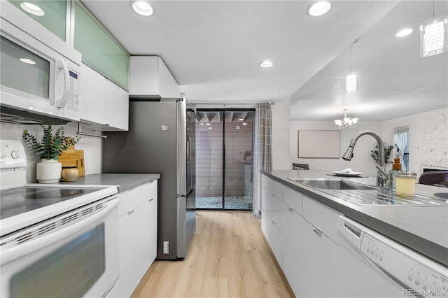 9587 W 89th Cir, Broomfield, CO 80021 - kitchen featuring white appliances, light wood-style floors, white cabinets, decorative light fixtures, and recessed lighting