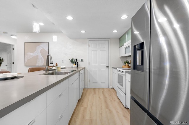 9587 W 89th Cir, Broomfield, CO 80021 - kitchen featuring white appliances, white cabinets, light wood finished floors, pendant lighting, and recessed lighting