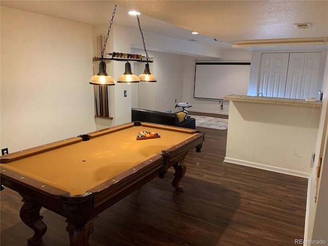 game room featuring a textured ceiling, dark wood-style flooring, billiards, visible vents, and baseboards