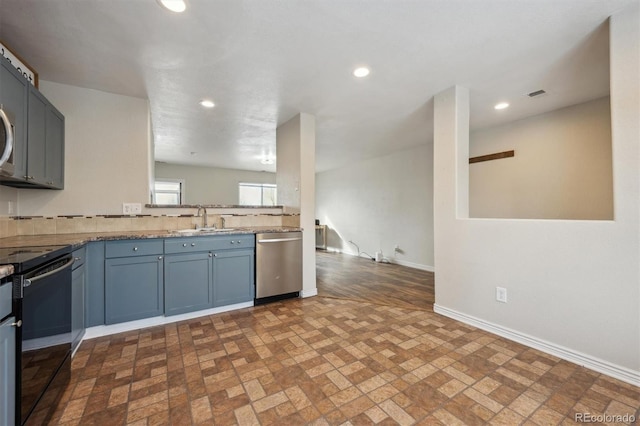 kitchen with recessed lighting, black range with electric stovetop, a sink, baseboards, and dishwasher