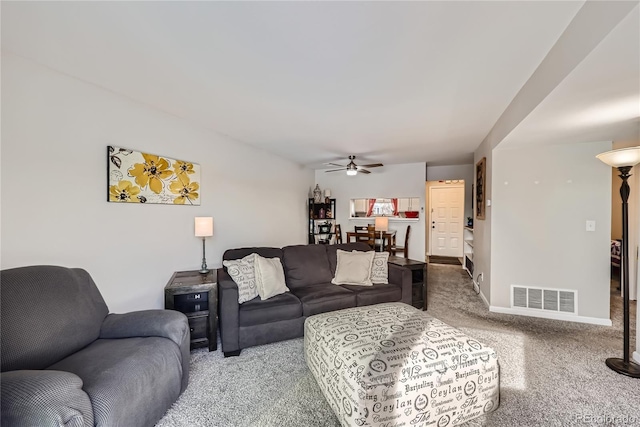 carpeted living room featuring ceiling fan