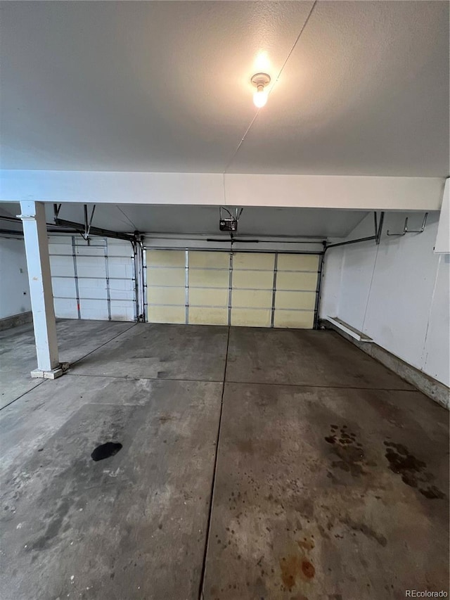 15983 E Loyola Dr, Aurora, CO 80013 - garage with a garage door opener