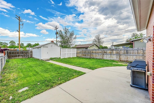 view of yard featuring an outdoor structure, a fenced backyard, a patio area, and a storage unit