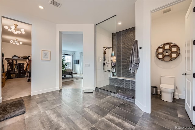 full bath with visible vents, toilet, recessed lighting, and walk in shower