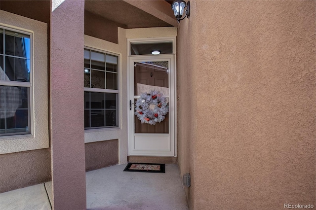 property entrance featuring stucco siding