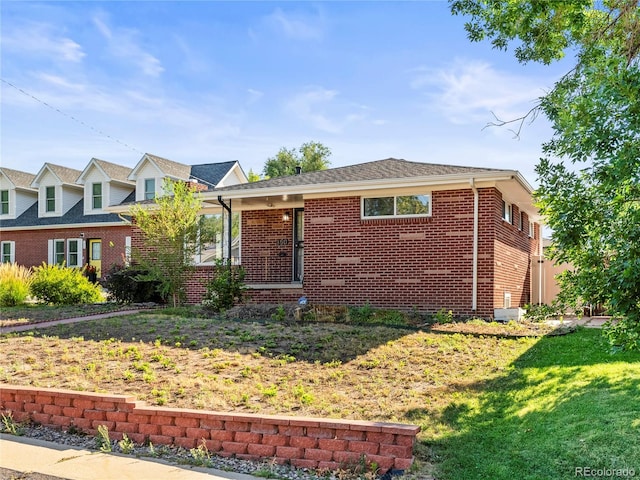 view of front of house with a front yard