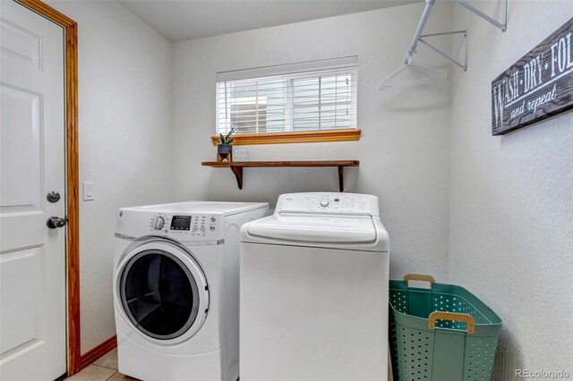 washroom with laundry area and washing machine and dryer