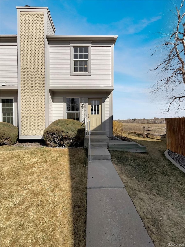 view of front of home featuring a front lawn