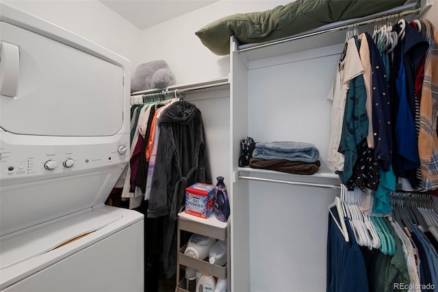 12826 Lake Port St, Longmont, CO 80504 - laundry room with stacked washer and clothes dryer