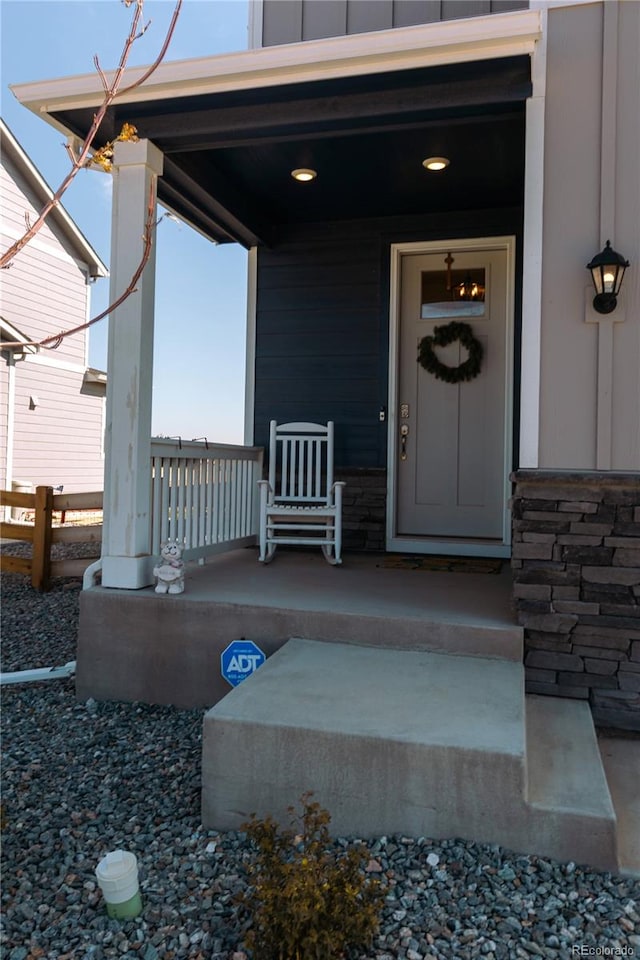 doorway to property with covered porch