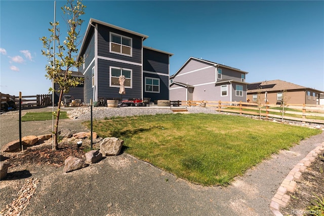 view of front facade featuring a front lawn