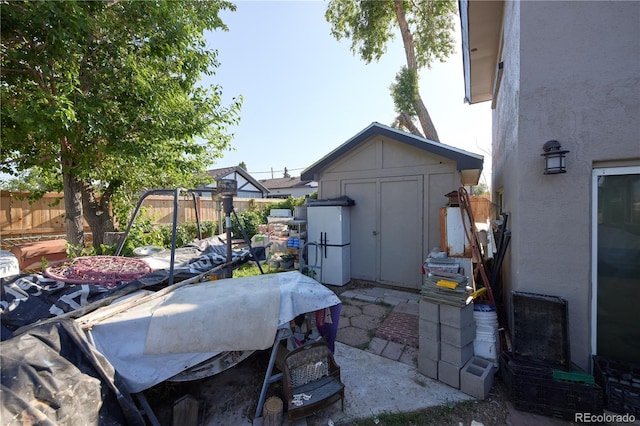1075 S Ames St, Lakewood, CO 80226 - view of patio / terrace featuring a storage unit