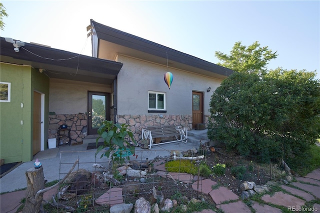 1075 S Ames St, Lakewood, CO 80226 - back of property featuring stucco siding and stone siding