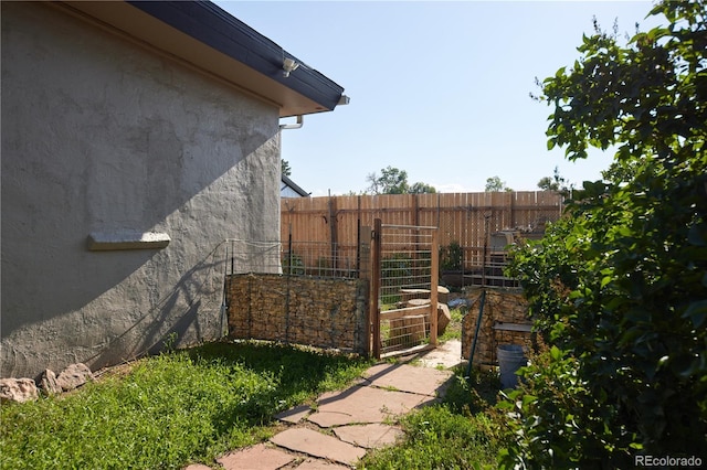 1075 S Ames St, Lakewood, CO 80226 - view of yard featuring a garden
