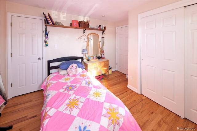 1075 S Ames St, Lakewood, CO 80226 - bedroom with light wood-style flooring