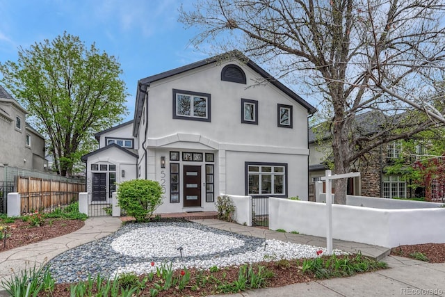 view of front of house featuring stucco siding, a gate, and a fenced front yard